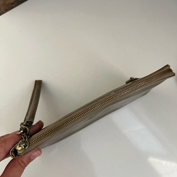 Hobo Rylan Leather Wristlet - Picture 6 of 15